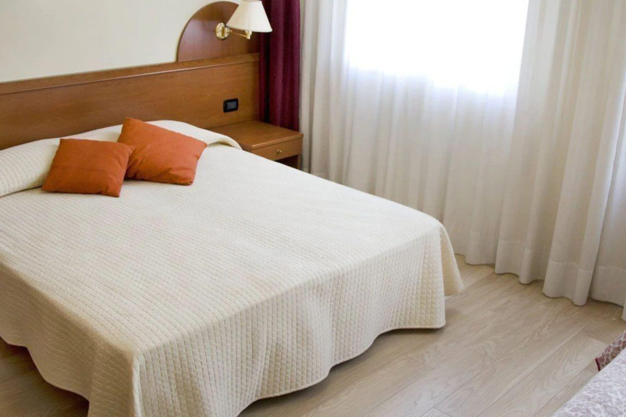 Hotel Sole Соттомарина Экстерьер фото