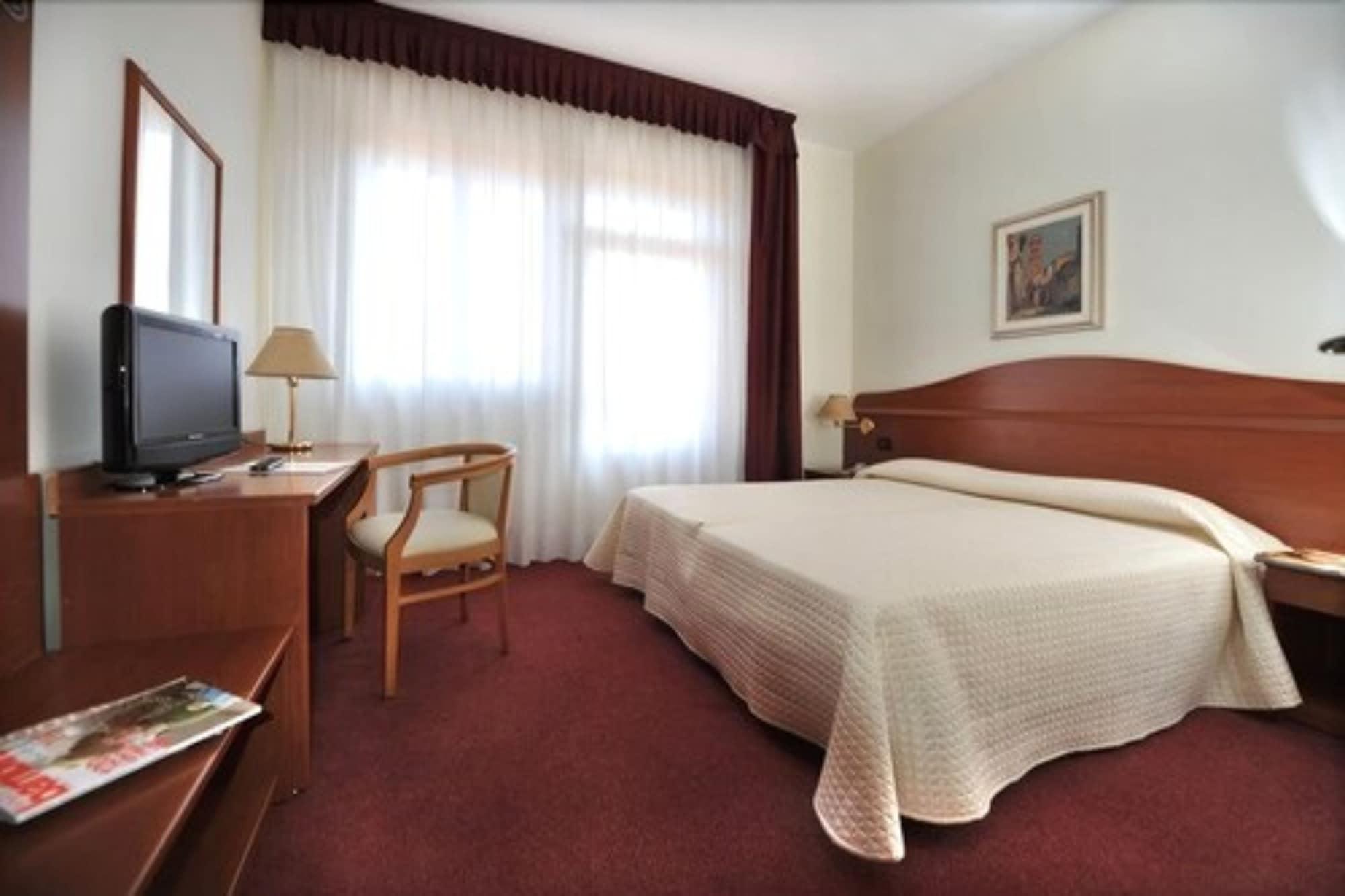 Hotel Sole Соттомарина Экстерьер фото