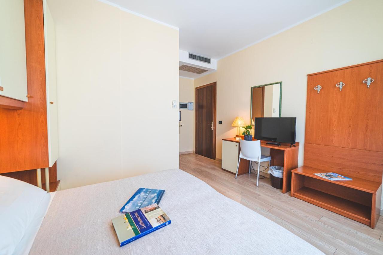 Hotel Sole Соттомарина Экстерьер фото