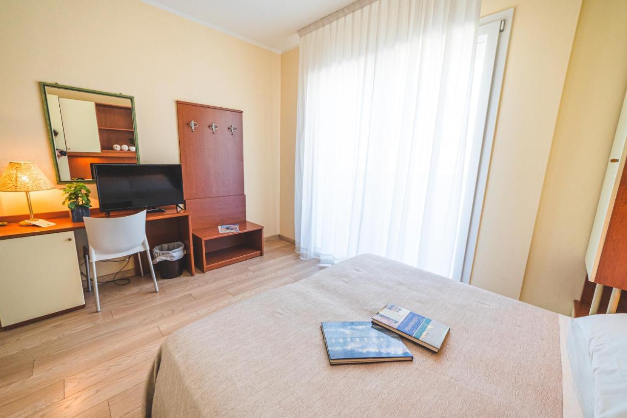 Hotel Sole Соттомарина Экстерьер фото