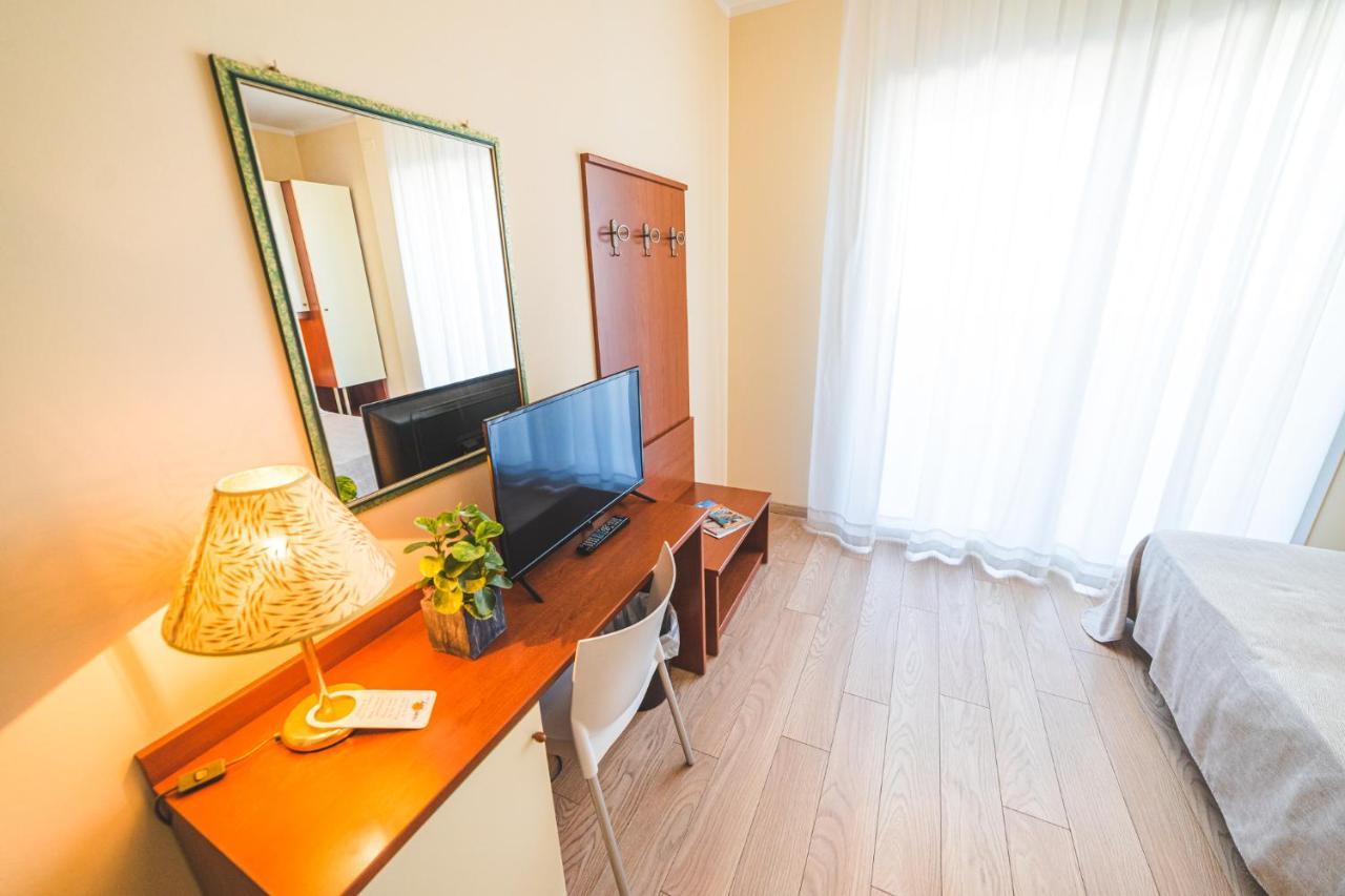 Hotel Sole Соттомарина Экстерьер фото