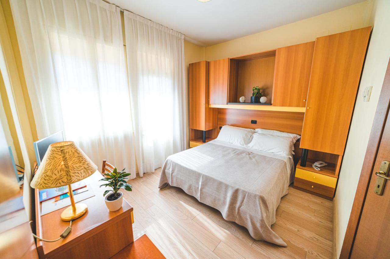 Hotel Sole Соттомарина Экстерьер фото