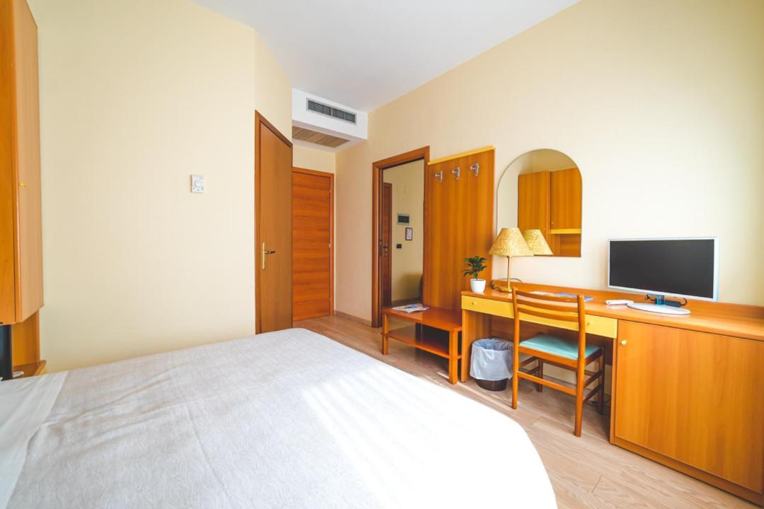 Hotel Sole Соттомарина Экстерьер фото
